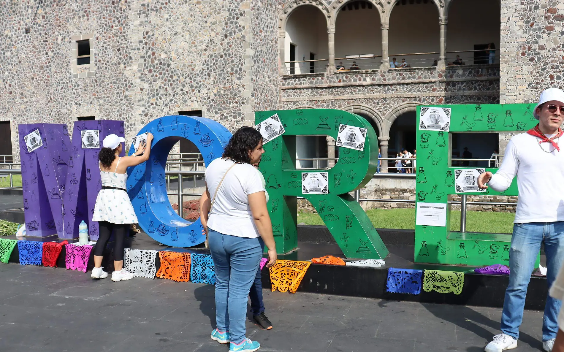 LUIS-F8V Ofrenda a victimas (2)